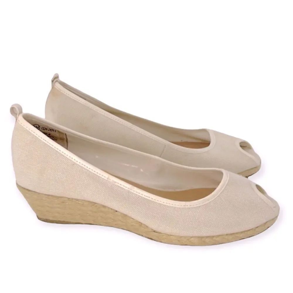 St. John’s Bay Women’s Cream Canvas Slip On Peep Toe Espadrille Wedge Flats 8